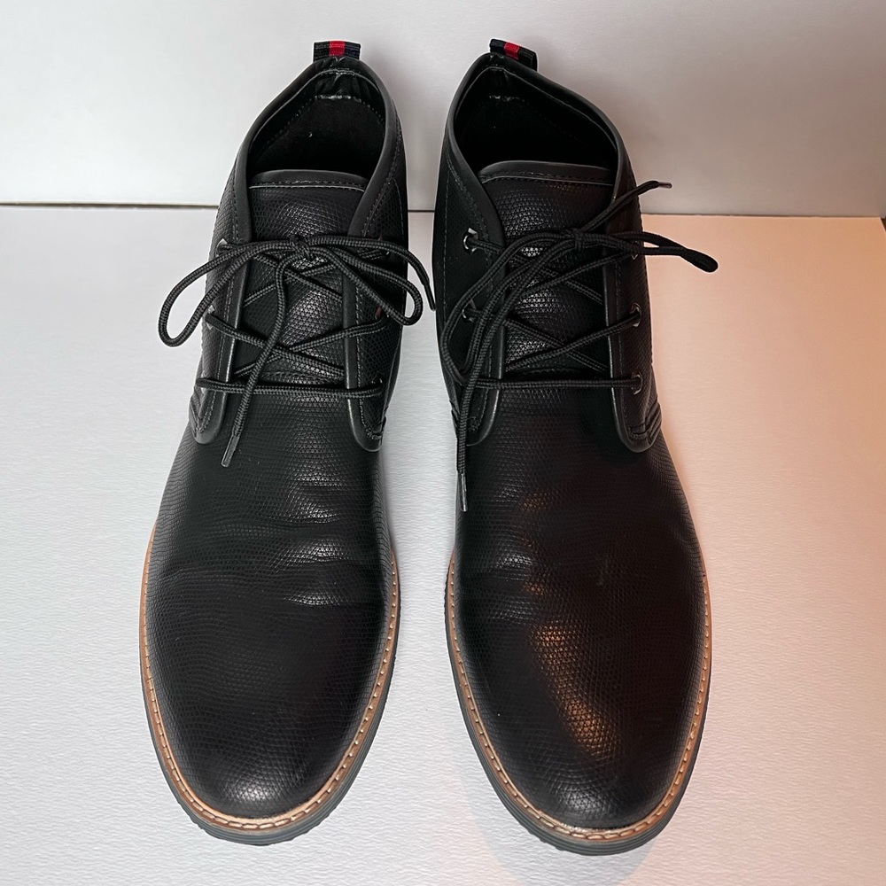 Steve Madden men’s black faux leather desert boot size 11.